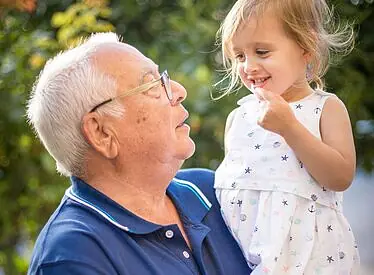 Opa mit Kind